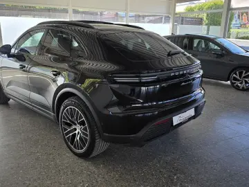 PORSCHE Macan E 4S Pan Luft Vierradl. Matrix HuD AHK 360