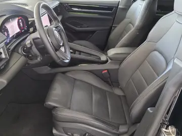 PORSCHE Macan E 4S Pan Luft Vierradl. Matrix HuD AHK 360