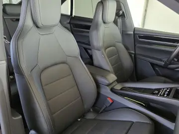 PORSCHE Macan E 4S Pan Luft Vierradl. Matrix HuD AHK 360