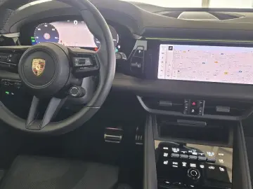 PORSCHE Macan E 4S Pan Luft Vierradl. Matrix HuD AHK 360