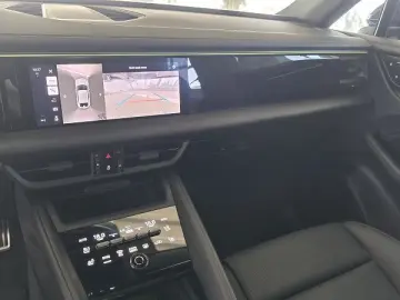 PORSCHE Macan E 4S Pan Luft Vierradl. Matrix HuD AHK 360