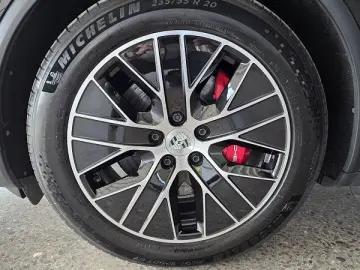 PORSCHE Macan E 4S Pan Luft Vierradl. Matrix HuD AHK 360