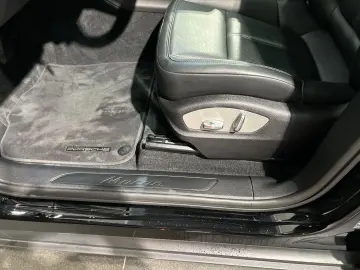 PORSCHE Macan Panoramadach Rückfahrkamera nur 13.950 km