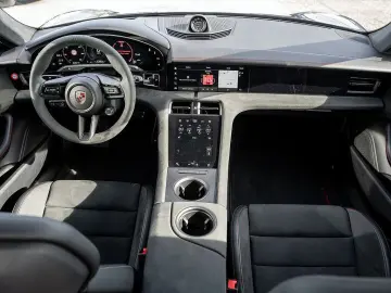 PORSCHE Taycan GTS Matrix Pano Head-Up Kam Navi Temp