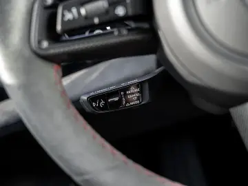 PORSCHE Taycan GTS Matrix Pano Head-Up Kam Navi Temp