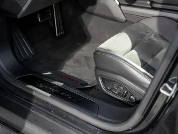 PORSCHE Taycan GTS Matrix Pano Head-Up Kam Navi Temp