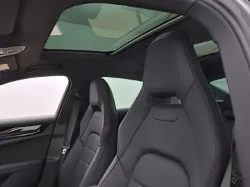 PORSCHE Panamera 4 E-Hybrid