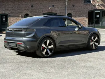 PORSCHE Macan 4S LED MATRIX 22 ZOLL SPORT PANORAMA ABSTA