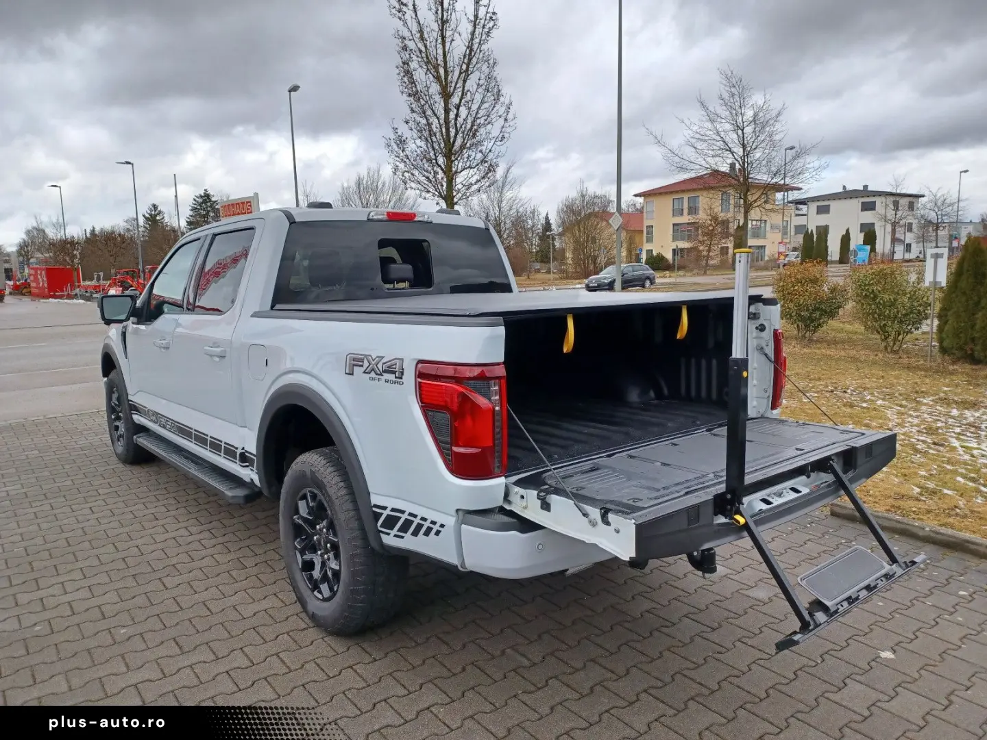 FORD F 150 XLT .4x4SuperCrew.10-Gang.360 .ACC.