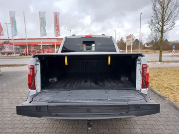 FORD F 150 XLT .4x4SuperCrew.10-Gang.360 .ACC.