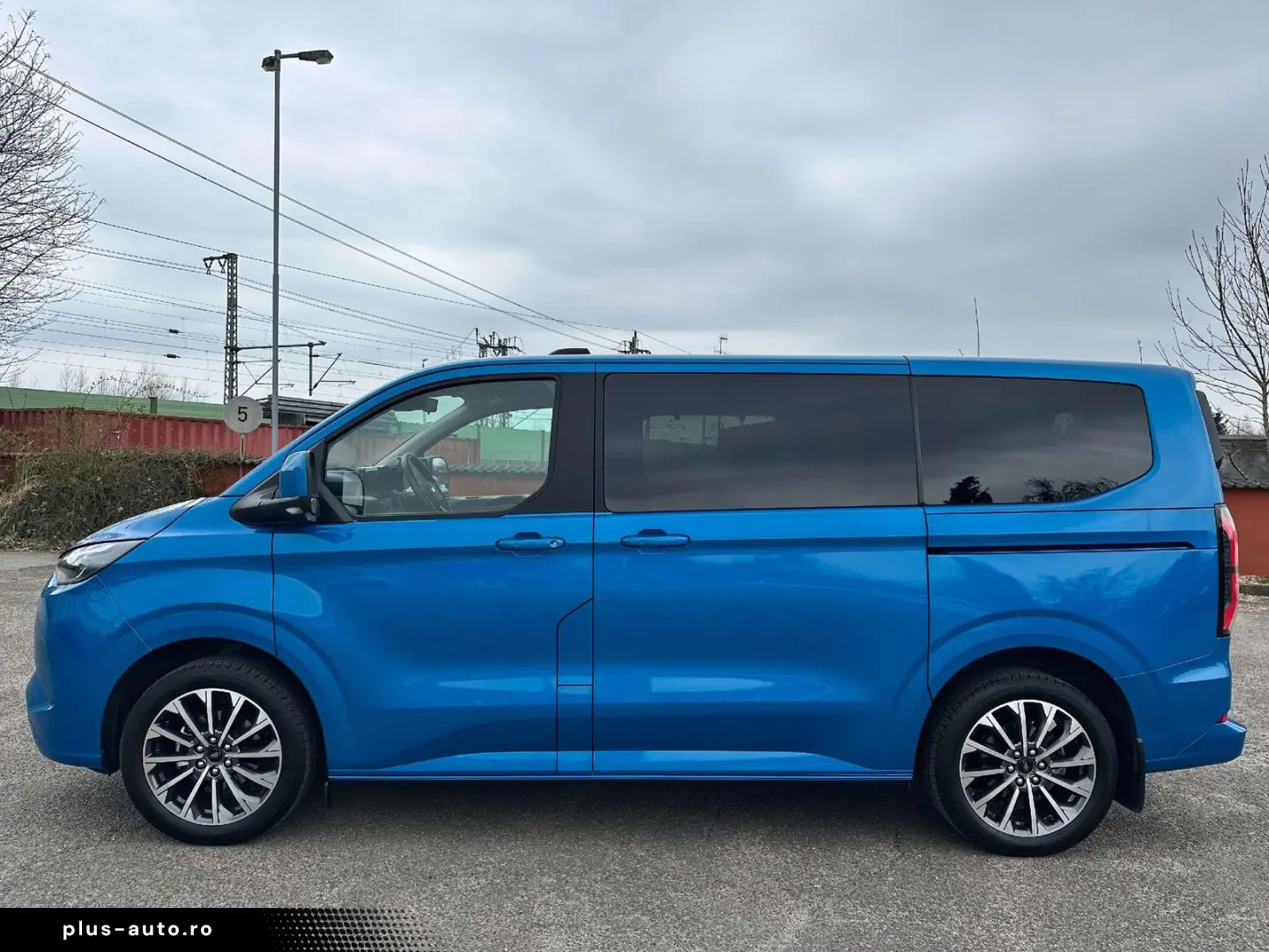 FORD Tourneo Custom L1 Titanium X AHK  el. Türen
