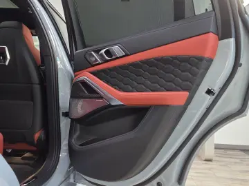 BMW X6 M Competition AHK Sky Sitzlüft B&W ACC UPE196