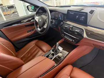 BMW 530e xDrive Luxury Line LED HUD CAM GLASD.