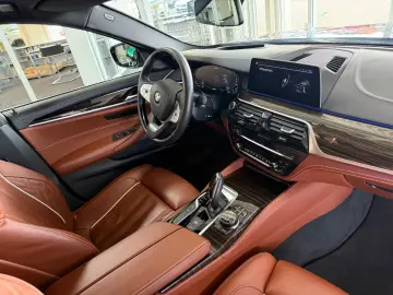 BMW 530e xDrive Luxury Line LED HUD CAM GLASD.