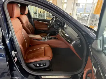 BMW 530e xDrive Luxury Line LED HUD CAM GLASD.