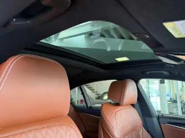 BMW 530e xDrive Luxury Line LED HUD CAM GLASD.