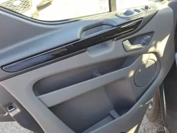 FORD Transit Custom 320 L1H1 PKW VA Limited