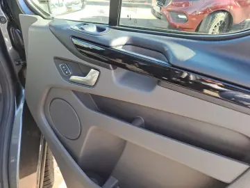 FORD Transit Custom 320 L1H1 PKW VA Limited