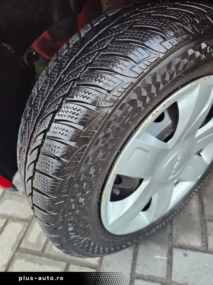 Dacia Sandero 1.2i 2010 (motor simplu fara turbina fiabil)