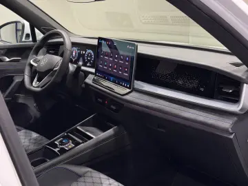 VW Tayron R-Line 2.0 TDI DSG 4M   MATRIX NAVI PANO