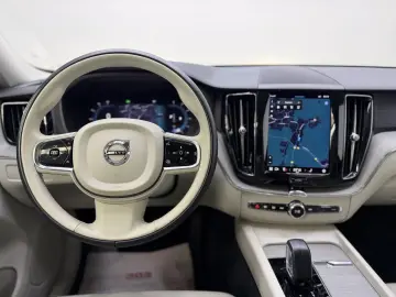 VOLVO XC60 Plus Bright AWD 5J.Garantie R Kamera