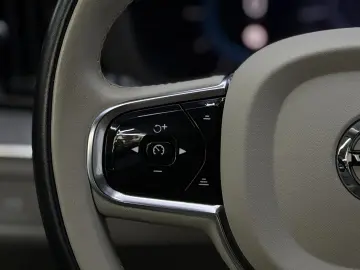 VOLVO XC60 Plus Bright AWD 5J.Garantie R Kamera