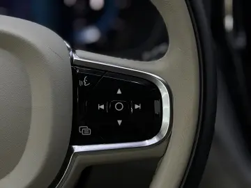 VOLVO XC60 Plus Bright AWD 5J.Garantie R Kamera