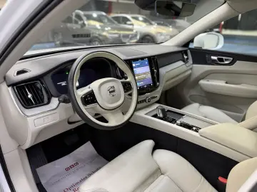 VOLVO XC60 Plus Bright AWD 5J.Garantie R Kamera