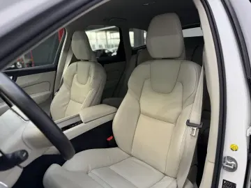 VOLVO XC60 Plus Bright AWD 5J.Garantie R Kamera