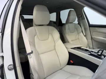 VOLVO XC60 Plus Bright AWD 5J.Garantie R Kamera