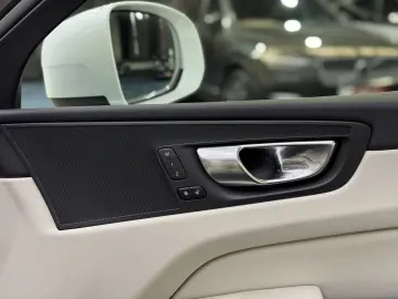 VOLVO XC60 Plus Bright AWD 5J.Garantie R Kamera