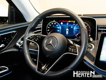 MERCEDES-BENZ E 220 d AVANDGARDE AHK 17  360  MEMORY-P. AMBI