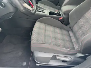 VW Golf VIII 2.0 TSI DSG GTI LED-PLUS CAM SHZ PDC