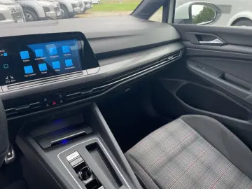 VW Golf VIII 2.0 TSI DSG GTI LED-PLUS CAM SHZ PDC