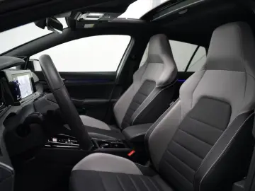 VW Golf VIII GTD PANO H&K LEDER MEMO KEY MATRIX HUD