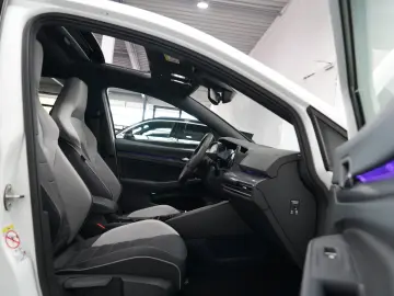 VW Golf VIII GTD PANO H&K LEDER MEMO KEY MATRIX HUD