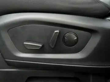 FORD Explorer 3.0 Plug-in Hybrid 4x4 ST-Line iACC AHK