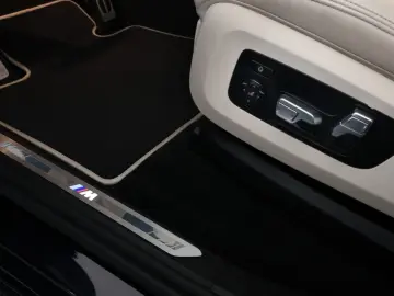 BMW X7 xDrive40d M Sport Topausstattung 6-Sitzer