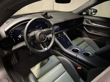 PORSCHE Taycan 4S Cross Turismo   Hinterachslenkung