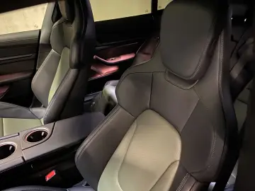 PORSCHE Taycan 4S Cross Turismo   Hinterachslenkung