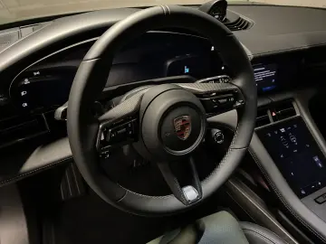 PORSCHE Taycan 4S Cross Turismo   Hinterachslenkung