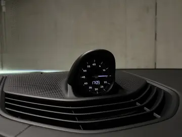 PORSCHE Taycan 4S Cross Turismo   Hinterachslenkung