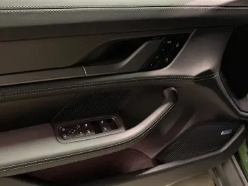 PORSCHE Taycan 4S Cross Turismo   Hinterachslenkung