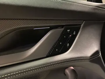 PORSCHE Taycan 4S Cross Turismo   Hinterachslenkung