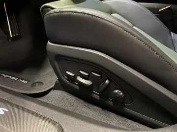 PORSCHE Taycan 4S Cross Turismo   Hinterachslenkung