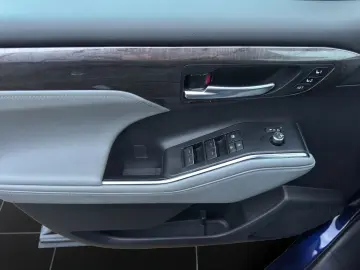 TOYOTA Highlander Hybrid Luxury 7 SITZER LEDER AHK JBL