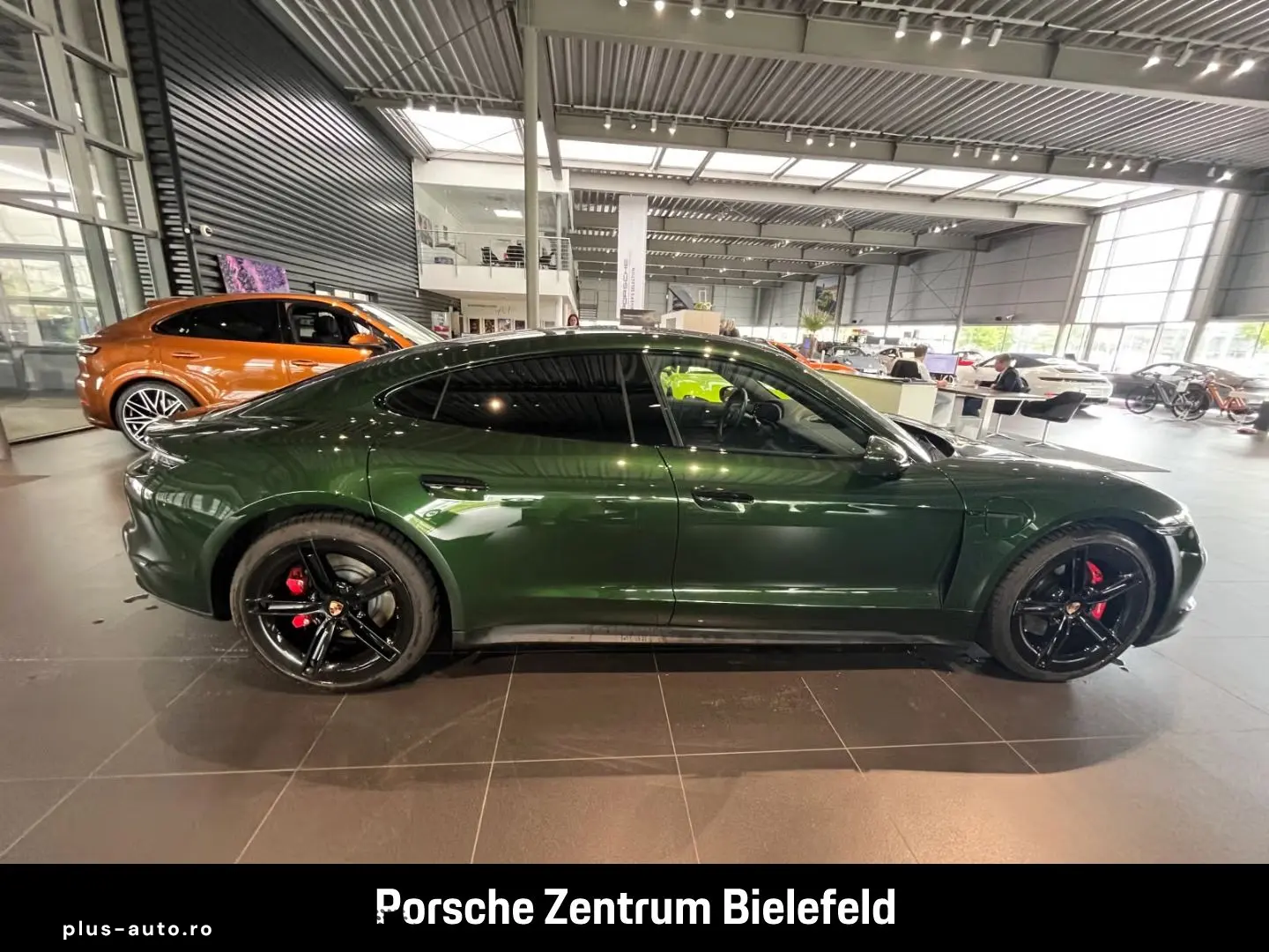 PORSCHE Taycan 4S Surround-View Panorama