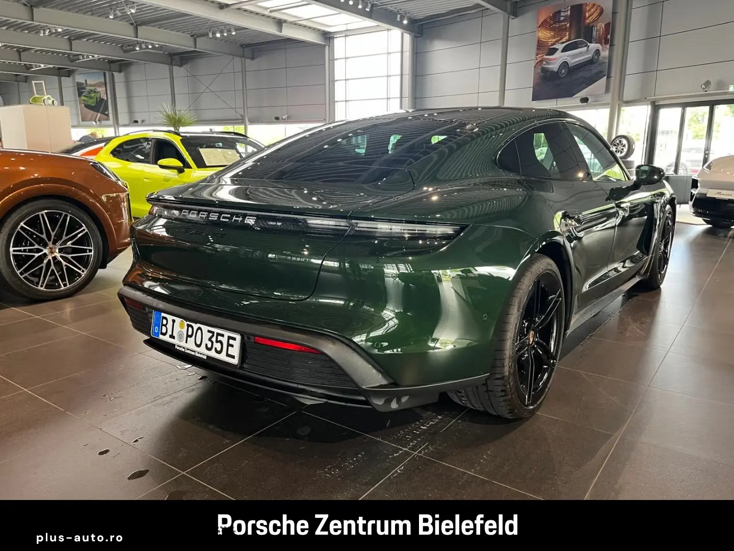 PORSCHE Taycan 4S Surround-View Panorama