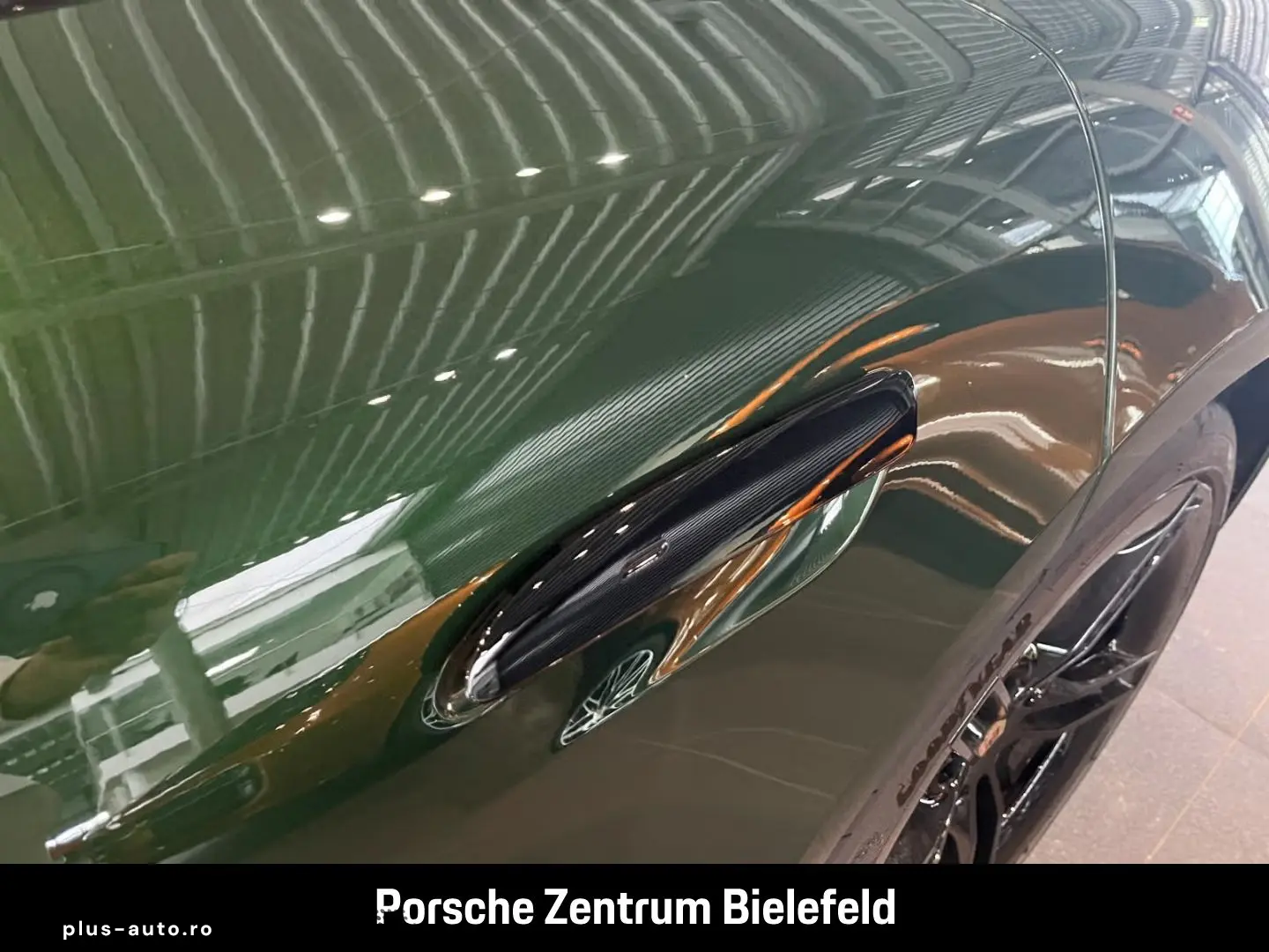 PORSCHE Taycan 4S Surround-View Panorama