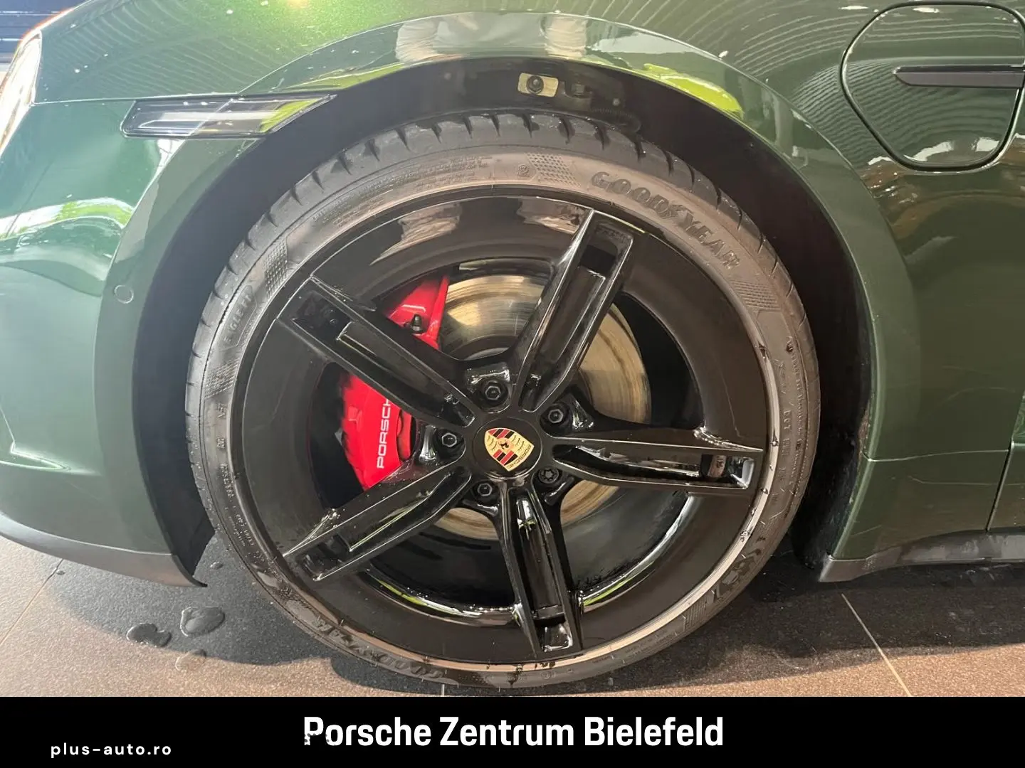 PORSCHE Taycan 4S Surround-View Panorama